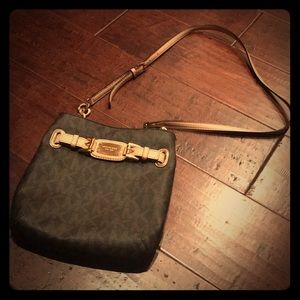 Michael Kors 👜 MK Signature Cross-Body Bag